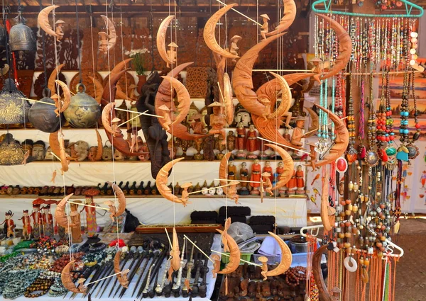 Bagan, Myanmar - 11 maart 2015: Antieke souvenir te koop in Mandalay — Stockfoto