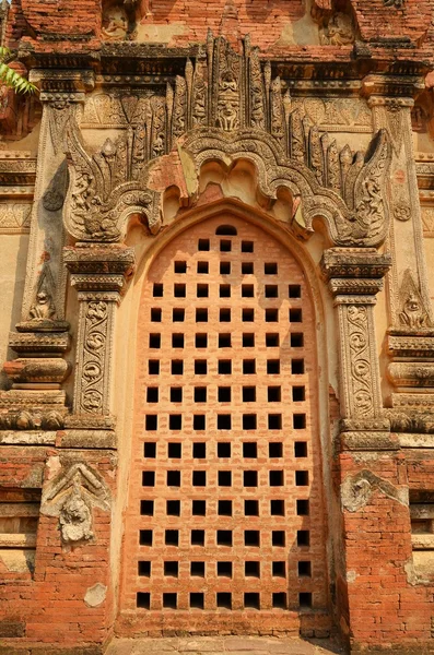 Starobylé brány v Bagan chrámu, Myanmar — Stock fotografie