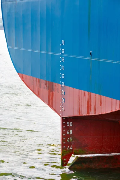 Stern of large ship with draft scale — Stock Photo, Image