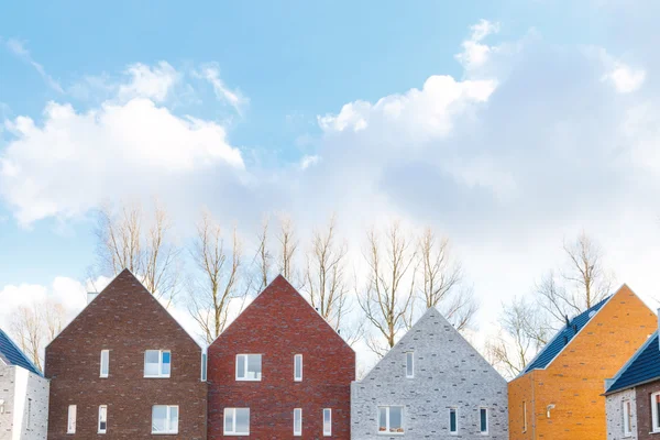 Terraced houses with minimalist design and classic gabled roof — Stock Photo, Image