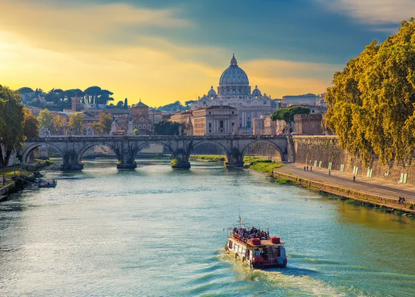 Szent Péter bazilika megtekintése, Roma, Olaszország. — Stock Fotó