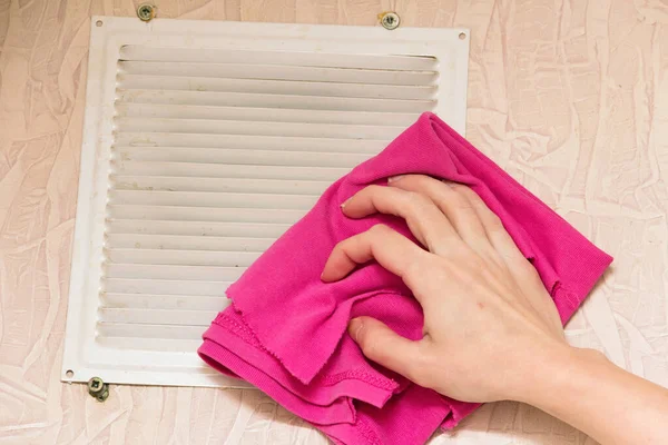 Woman Carefully Wipes Ventilation Grill Dust Rag — Stock Photo, Image