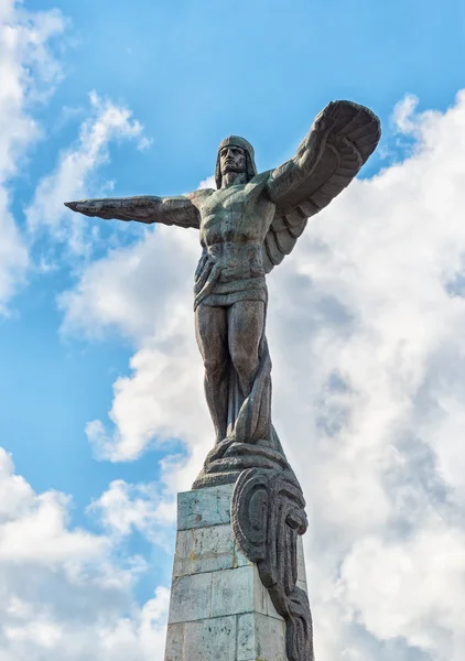 Het Monument aan de helden van de lucht in Boekarest, Roemenië — Stockfoto