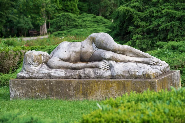 Estátua da Ninfa Adormecida no Parque Herastrau Bucareste, Roménia — Fotografia de Stock
