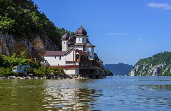 Mănăstirea Mraconia de pe coasta Dunării — Fotografie, imagine de stoc