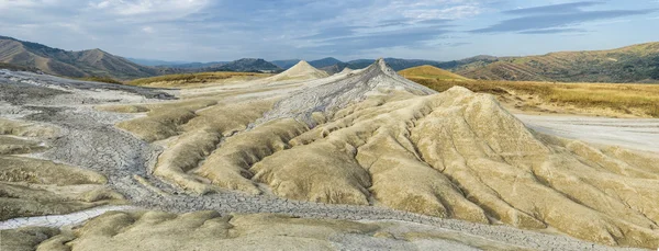 Panoramę krajobrazowo terenie błoto wulkanu — Zdjęcie stockowe