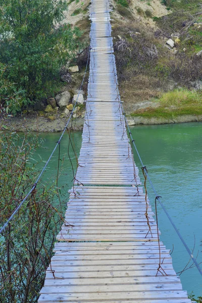 Ponte de madeira pendurada — Fotografia de Stock