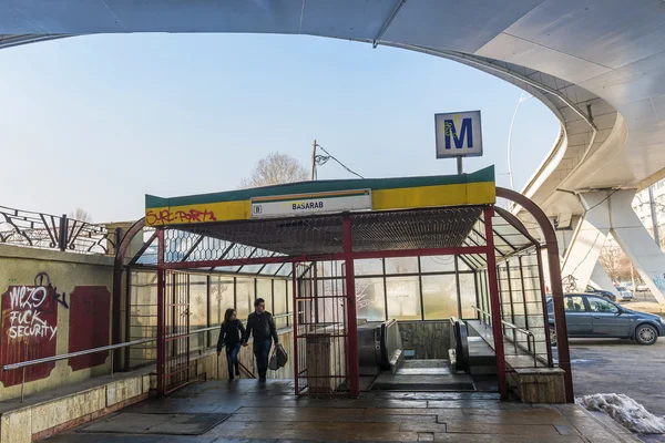 People exiting Basarab subway station — Stock Photo, Image