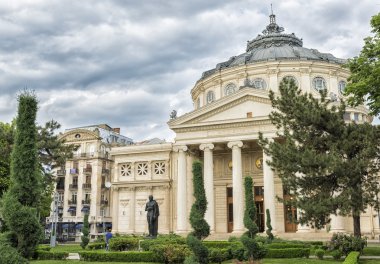 Bükreş Athenaeum bulutlu bir günde