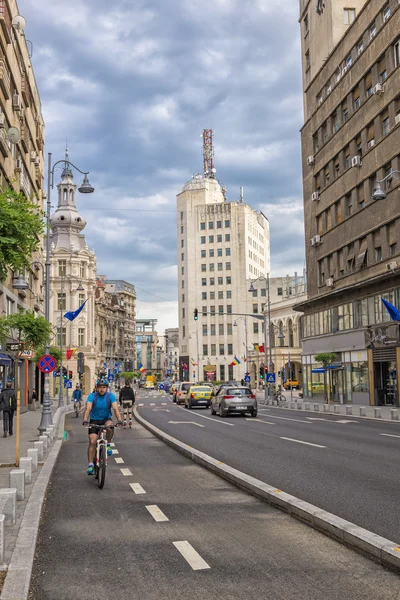 Проспект Победы (Calea Victoriei), знаменитая улица Бухареста, Ро — стоковое фото