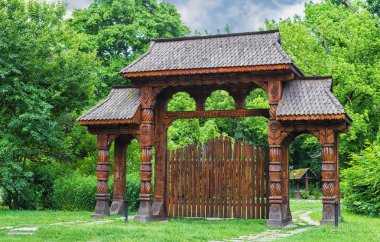 Maramures alan Bükreş Romanya geleneksel ahşap kapı