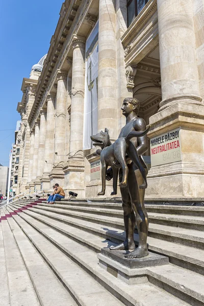 La statua dell'imperatore romano Traiano che tiene tra le braccia il Capit — Foto Stock