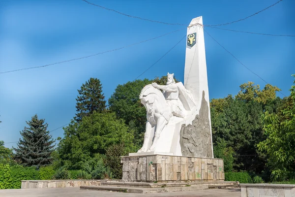 Equestrian statue of Bogdan I in Radauti town, Romania — Stock Photo, Image