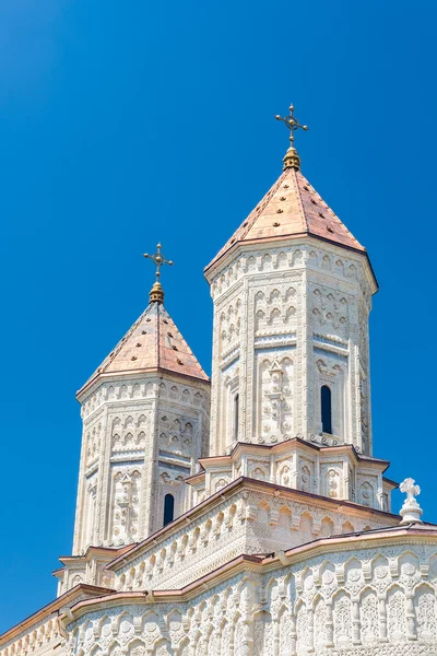 Z kláštera se tyčí tři svaté Hierarchové v Iasi, Rumunsko — Stock fotografie