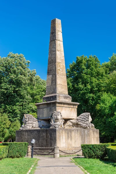 Obelisk der Löwen im Copou-Park in Iasi, Rumänien — Stockfoto