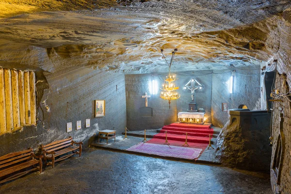 Igreja ortodoxa dentro da mina de sal de Cacica — Fotografia de Stock