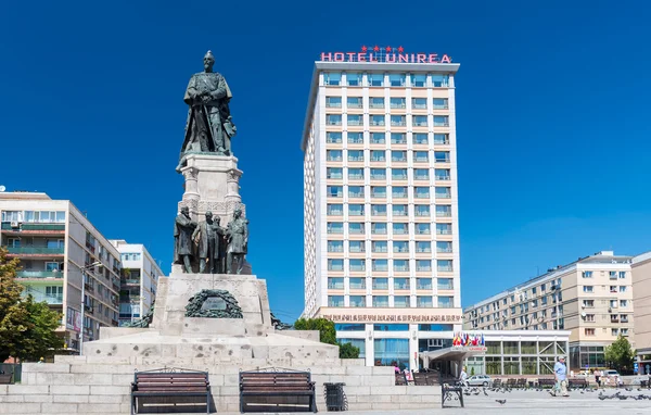 Alexandru Ioan Cuza and Unirea Hotel em Iasi, Roménia — Fotografia de Stock