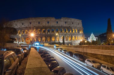 Gece süre boyunca Roma'daki Colosseum