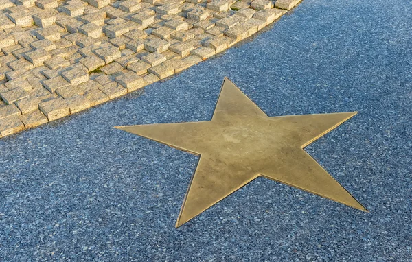 Estrella de bronce en el suelo de granito — Foto de Stock