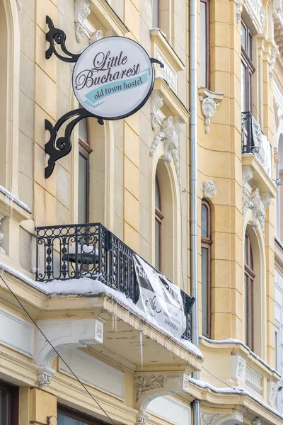 Ostello vintage nel centro storico di Bucarest — Foto Stock