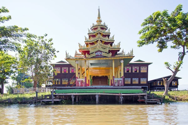 Ősi pagoda a mianmari Inle-tó — Stock Fotó