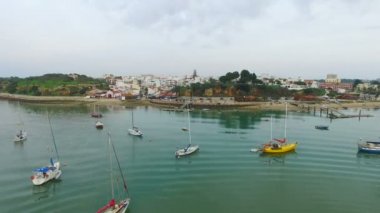 O limandan Alvor batımında Portekiz gelen hava