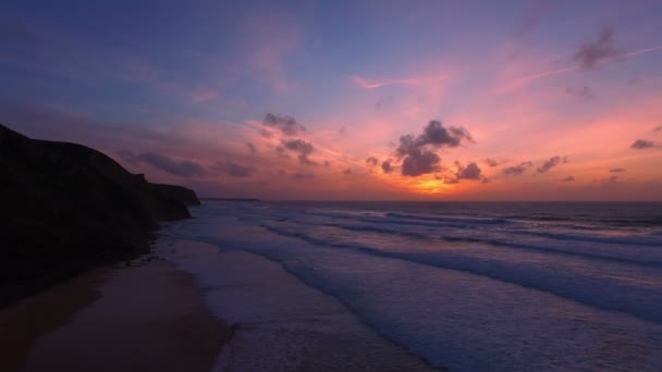 Praia Vale Figueiras Portekiz, güzel gün batımı — Stok video