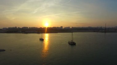 Portekiz batımında Portimao limandan