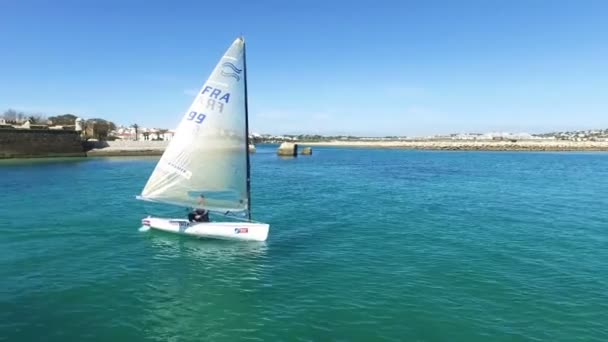 Navegando em Lagos Portugal — Vídeo de Stock