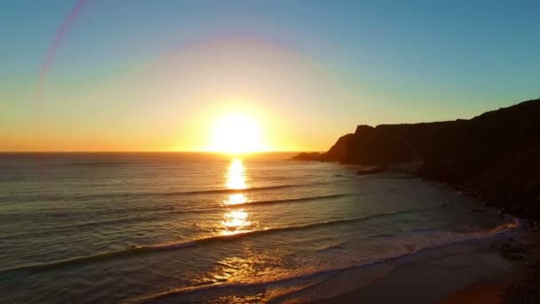 Antenna, a gyönyörű naplemente a tengerparton, Portugália — Stock videók