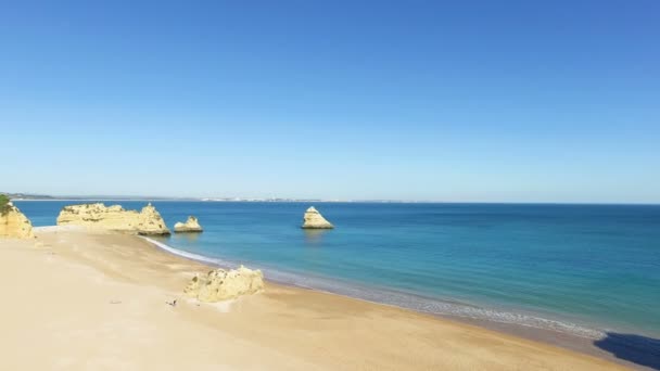 Rocas naturales en Lagos Algarve Portugal — Vídeos de Stock