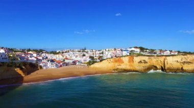 Algarve Portekiz Carvoeiro Köyü üzerinden hava