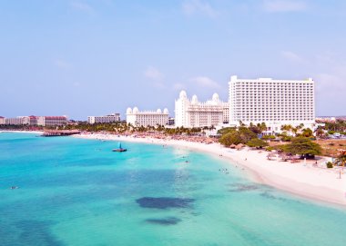 Palm beach, Aruba Karayip Denizi üzerinden hava