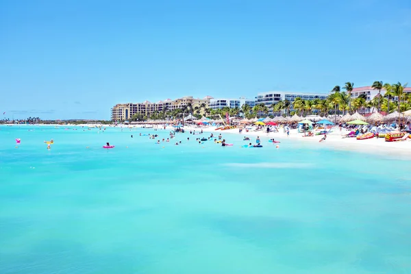 Palm beach at Aruba in the Caribbean Sea — Stock Photo, Image
