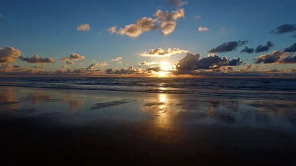 Schöner sonnenuntergang am atlantik in portugal — Stockfoto