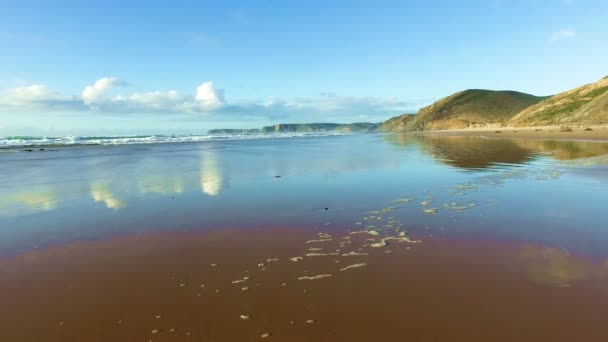 Praia Vale Figueiras en la costa oeste de Portugal — Vídeo de stock