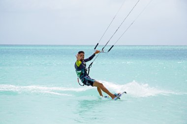 Uçurtma sörfçü Aruba Island Karayipler