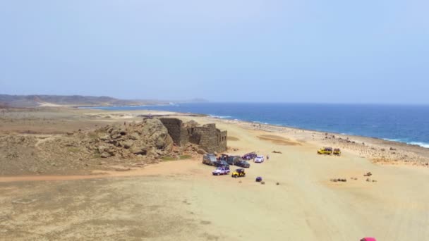 Aérea de antiguas minas de oro en la isla de Aruba en el Caribe — Vídeos de Stock