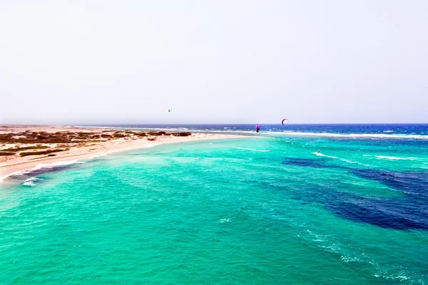 Antenne vom Strand von Boca Grandi auf der Insel Araba in der Karibik — Stockfoto