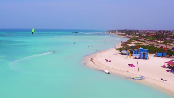 Aereo da kite surf a Fisherman Huts sull'isola di Aruba nei Caraibi — Video Stock