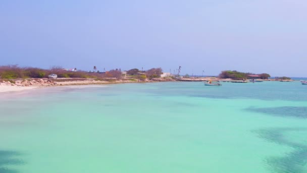 Antenn på Rogers beach på Aruba i Västindien. — Stockvideo