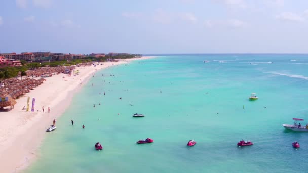 Aérien à la plage Eagle sur l'île d'Aruba dans la mer des Caraïbes — Video