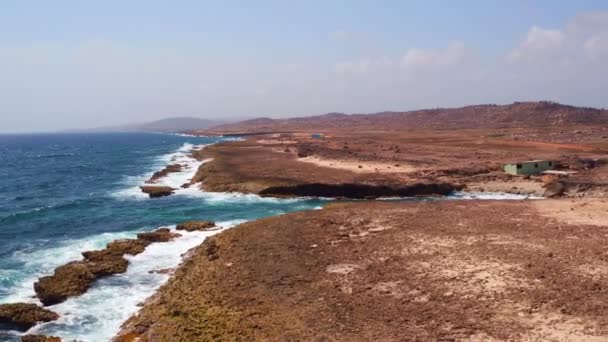 Luchtfoto van de kust van het oosten van Aruba eiland in het Caribisch gebied — Stockvideo