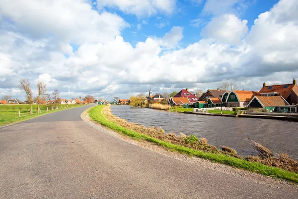 Typowy holenderski krajobraz wsi z Holandii — Zdjęcie stockowe