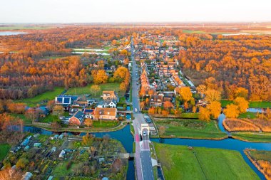 Hollanda 'nın kırsal kesimindeki Ankeveen köyünden gelen hava durumu
