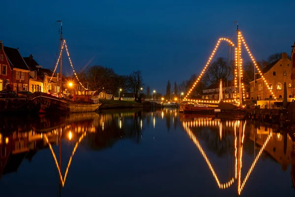 Tradiční Lodě Přístavu Dokkum Nizozemsku Vánocích Soumraku — Stock fotografie