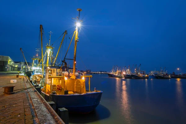 Hollanda Daki Lauwersoog Limanında Geceleri Balıkçı Tekneleri — Stok fotoğraf