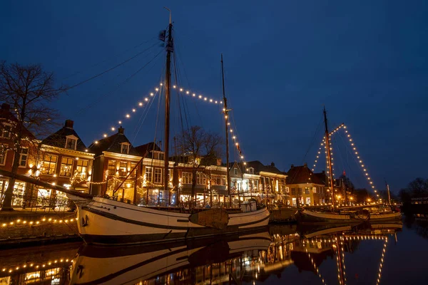 Barcos Tradicionales Decorados Puerto Dokkum Los Países Bajos Navidad Atardecer — Foto de Stock