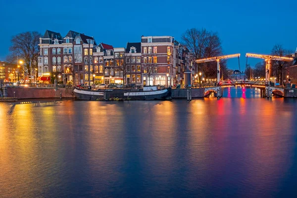 Ciudad Pintoresca Desde Ámsterdam Por Noche Río Amstel Los Países —  Fotos de Stock