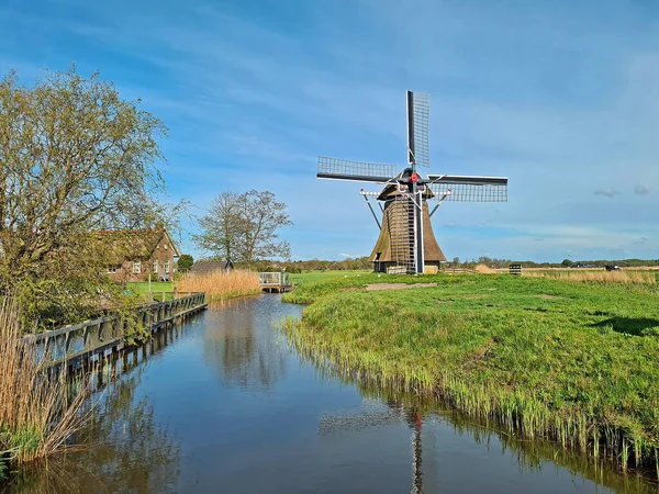 Hollanda Kırsalında Oudkerker Yel Değirmeni — Stok fotoğraf